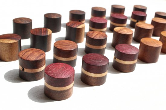 Wood knob made with wood material of Ken Smith