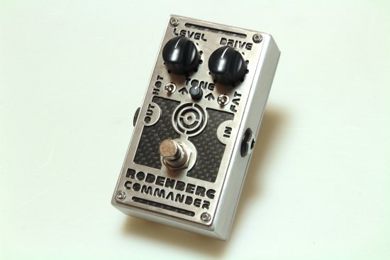 Drive pedal with deep distortion sound