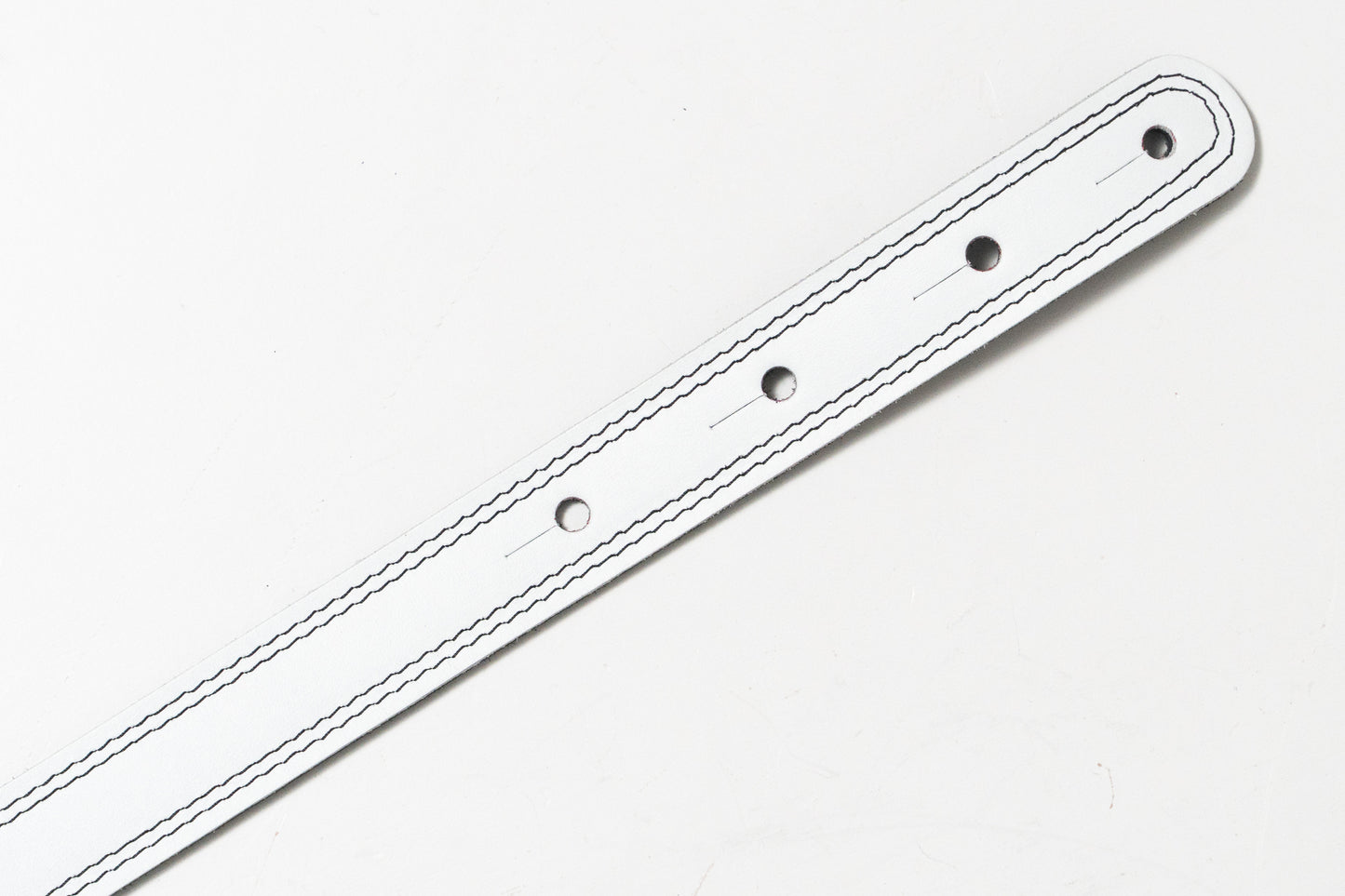 【new】Moody Straps / 2.5 Inch White/Black  Leather Long Tail【GIB Yokohama】