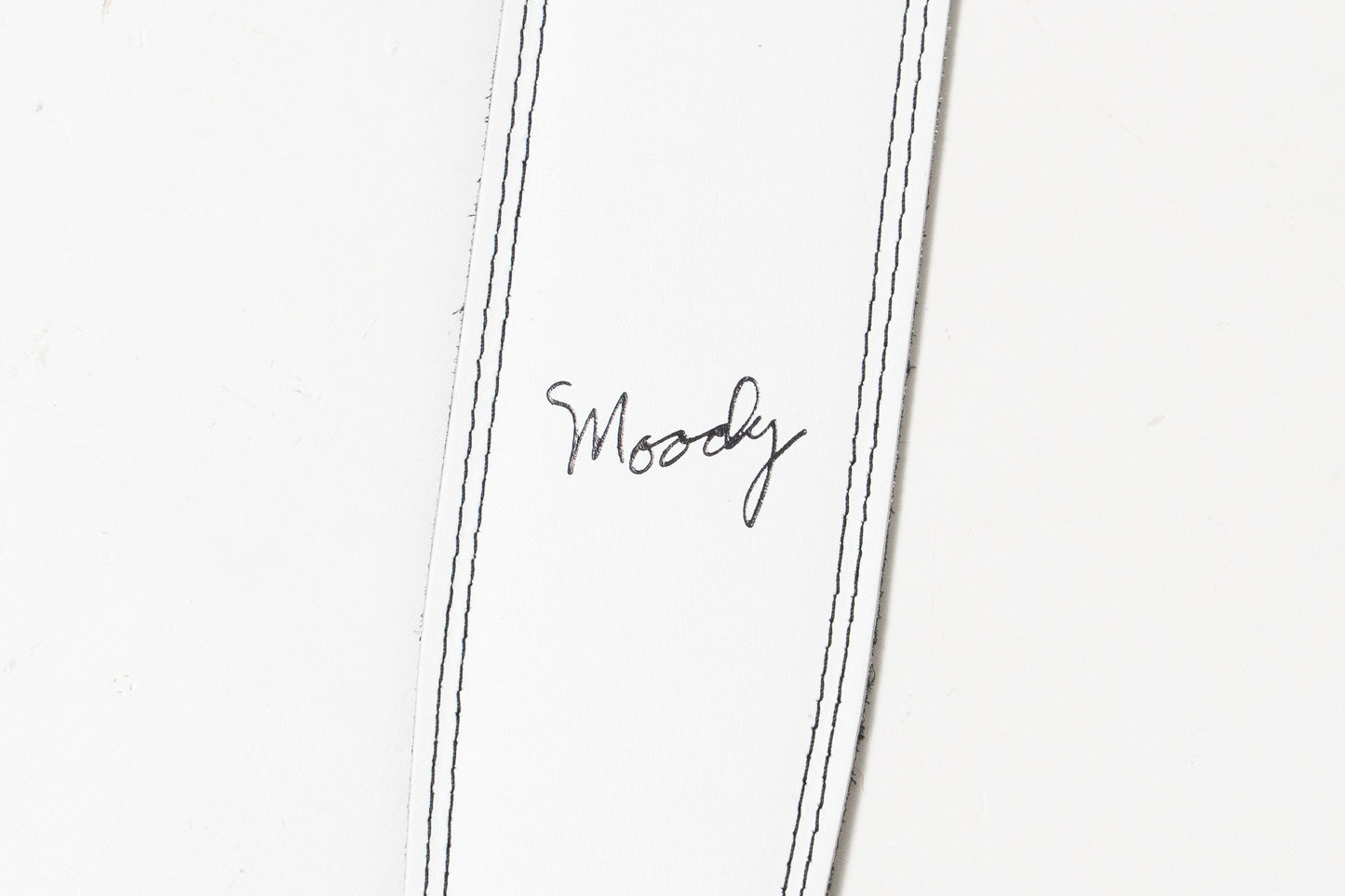 【new】Moody Straps / 2.5 Inch White/Black  Leather Long Tail【GIB Yokohama】