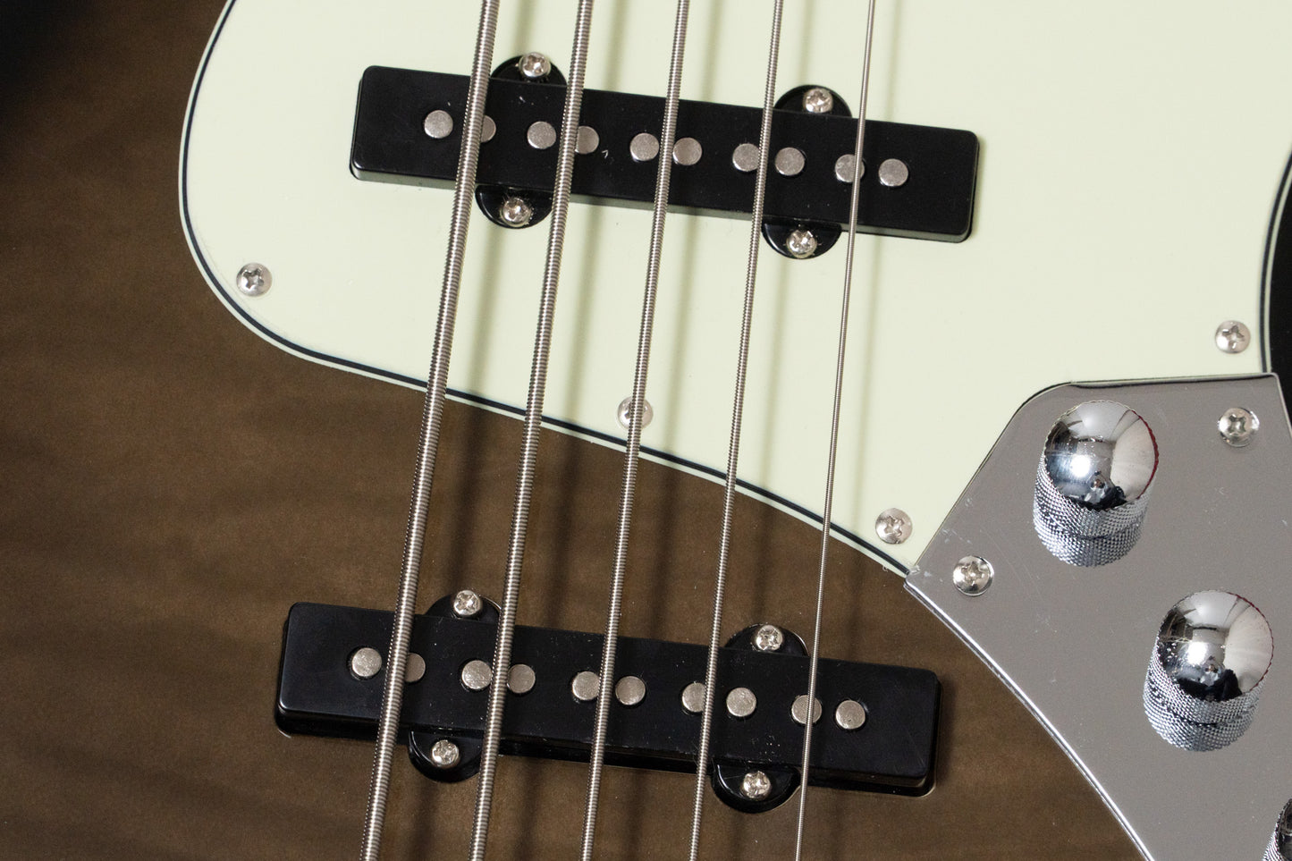 【new】woofy basses / ONE series Hank 5 M Black Burst