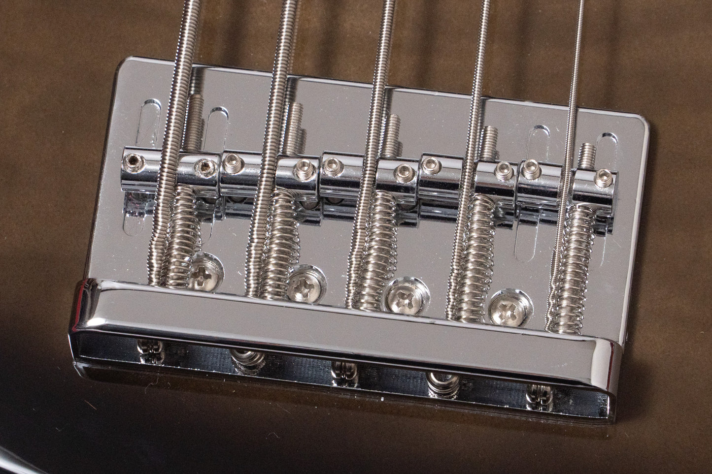 【new】woofy basses / ONE series Hank 5 M Black Burst