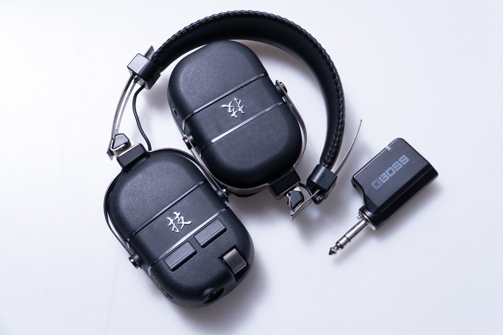 技 BOSS WAZA-AIR BASS Amazon.com: BOSS WAZA-AIR Bass Guitar Wireless Headphone