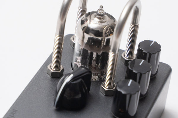 ベース Beyond / Bass Wired 2S Blue LED used】Beyond / Bass Wired Tube Preamp 2s Blue LED【GIB