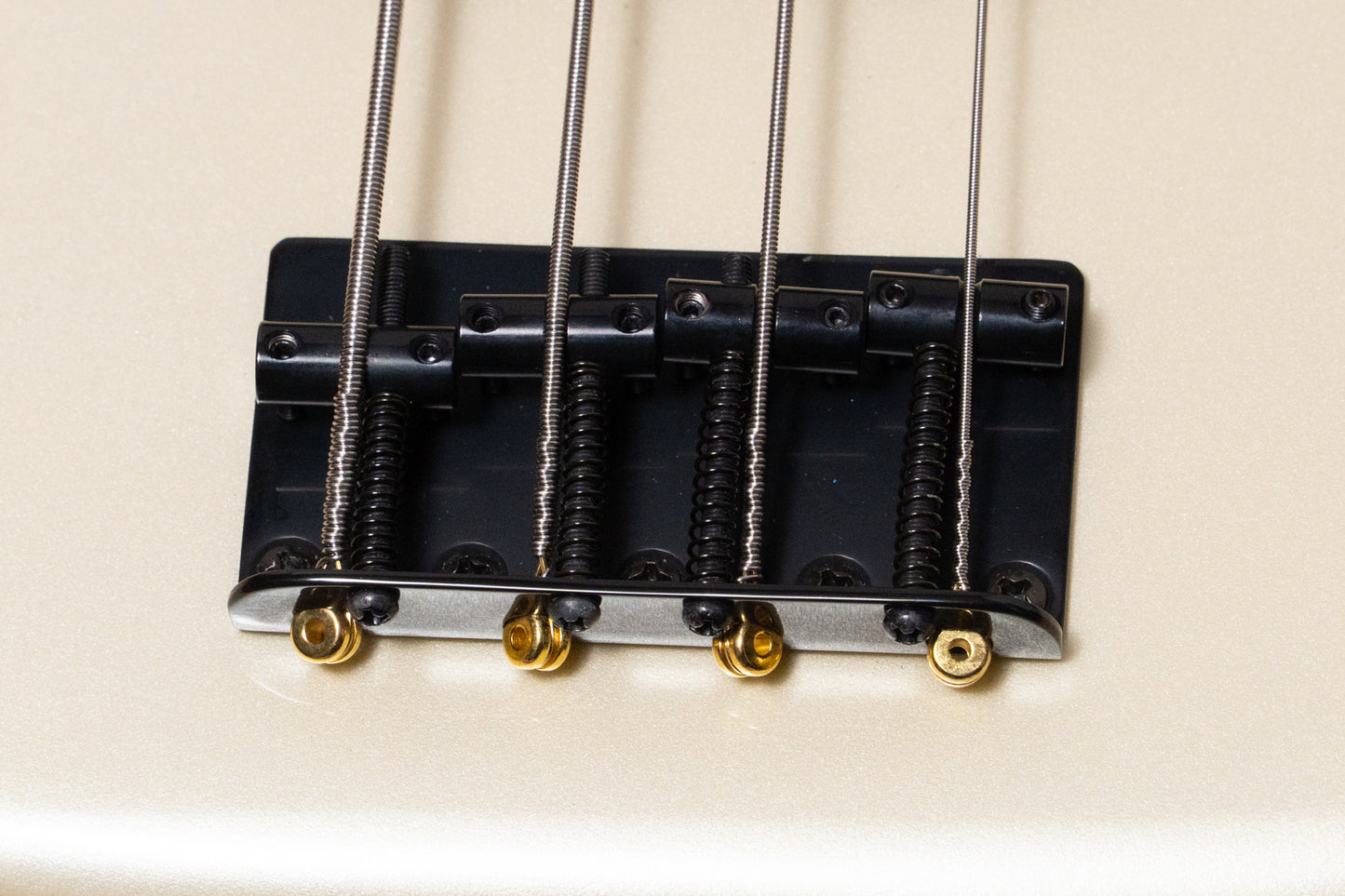 【used】Fender / Duff McKagan Deluxe Precision Bass White Pearl 2023 4.300kg #MXD2301067【GIB Yokohama】