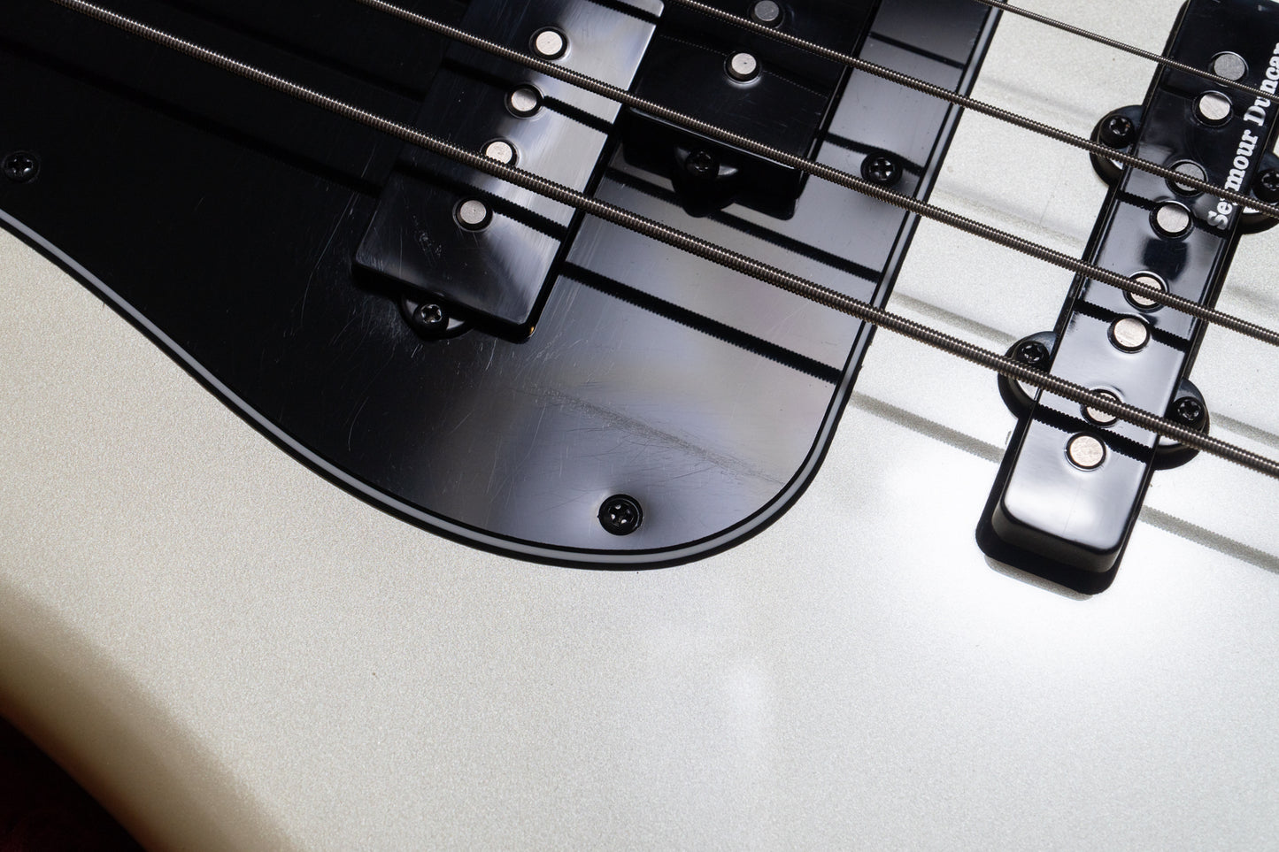 【used】Fender / Duff McKagan Deluxe Precision Bass White Pearl 2023 4.300kg #MXD2301067【GIB Yokohama】