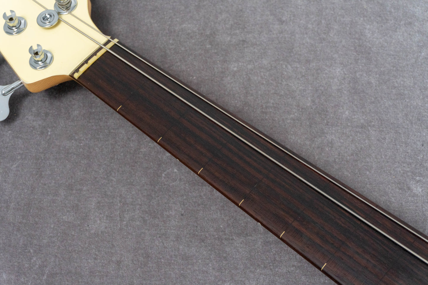 【used】Bottom Wave / MB-5 FRETLESS Majora WHITE prototype 4.26kg【Consignment】【GIB Hyogo】