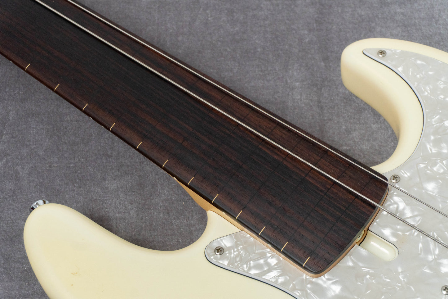 【used】Bottom Wave / MB-5 FRETLESS Majora WHITE prototype 4.26kg【Consignment】【GIB Hyogo】