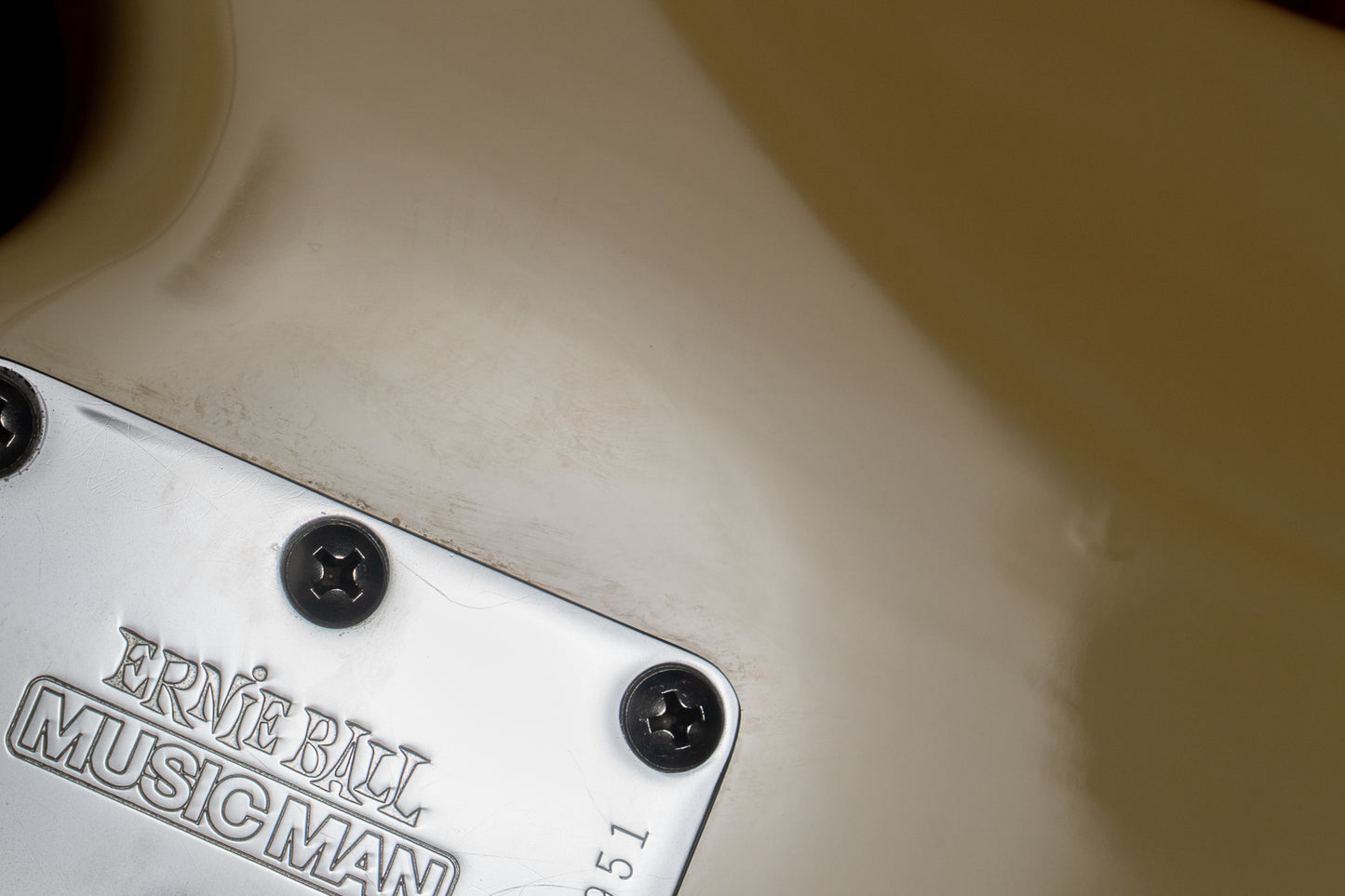【used】Ernie Ball Music Man / StingRay 3EQ White 2000 4.275kg #E20951【Consignment】【GIB Yokohama】