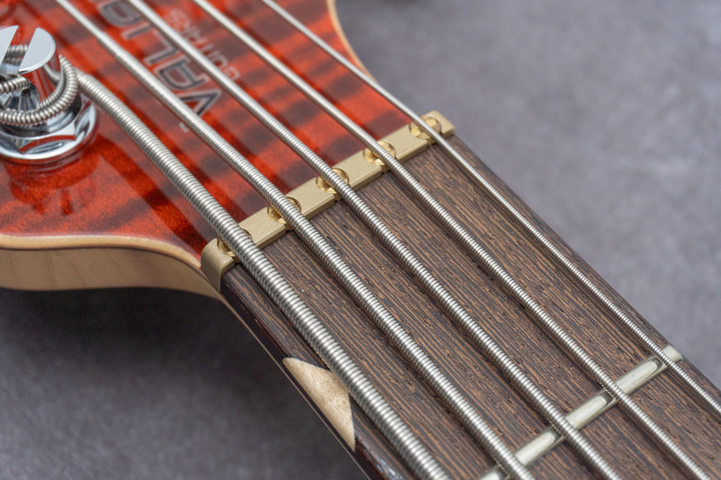 【new】Valiant Guitars / TNT5 Red 3.980kg #T24044【GIB Hyogo】