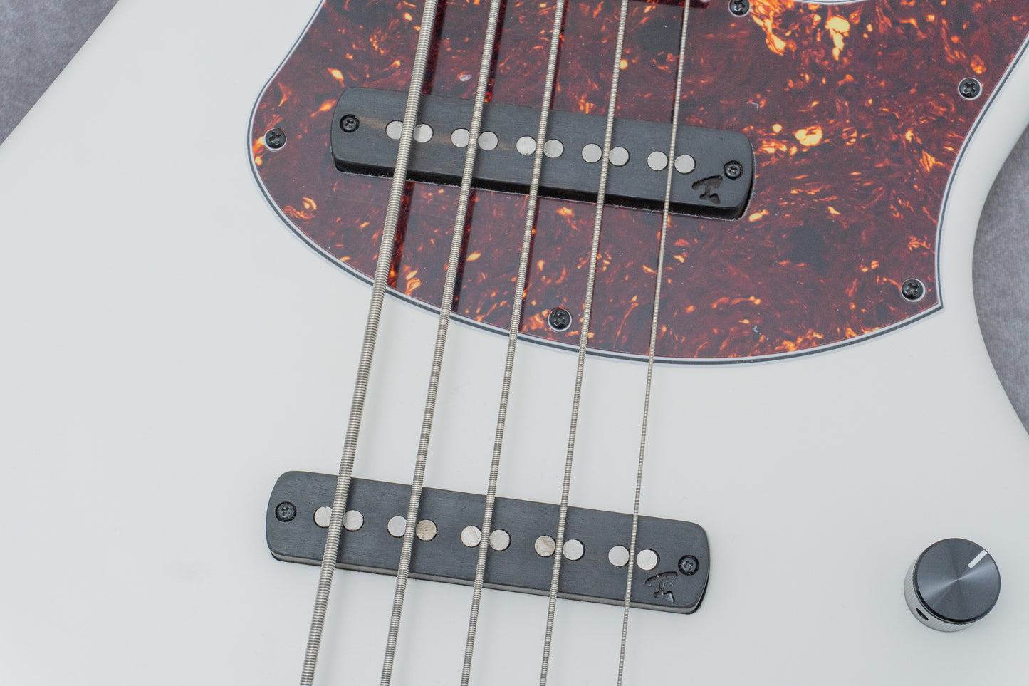 【new】Element / The Element Bass Custom 5st White Passive 3.860kg #238【GIB Hyogo】