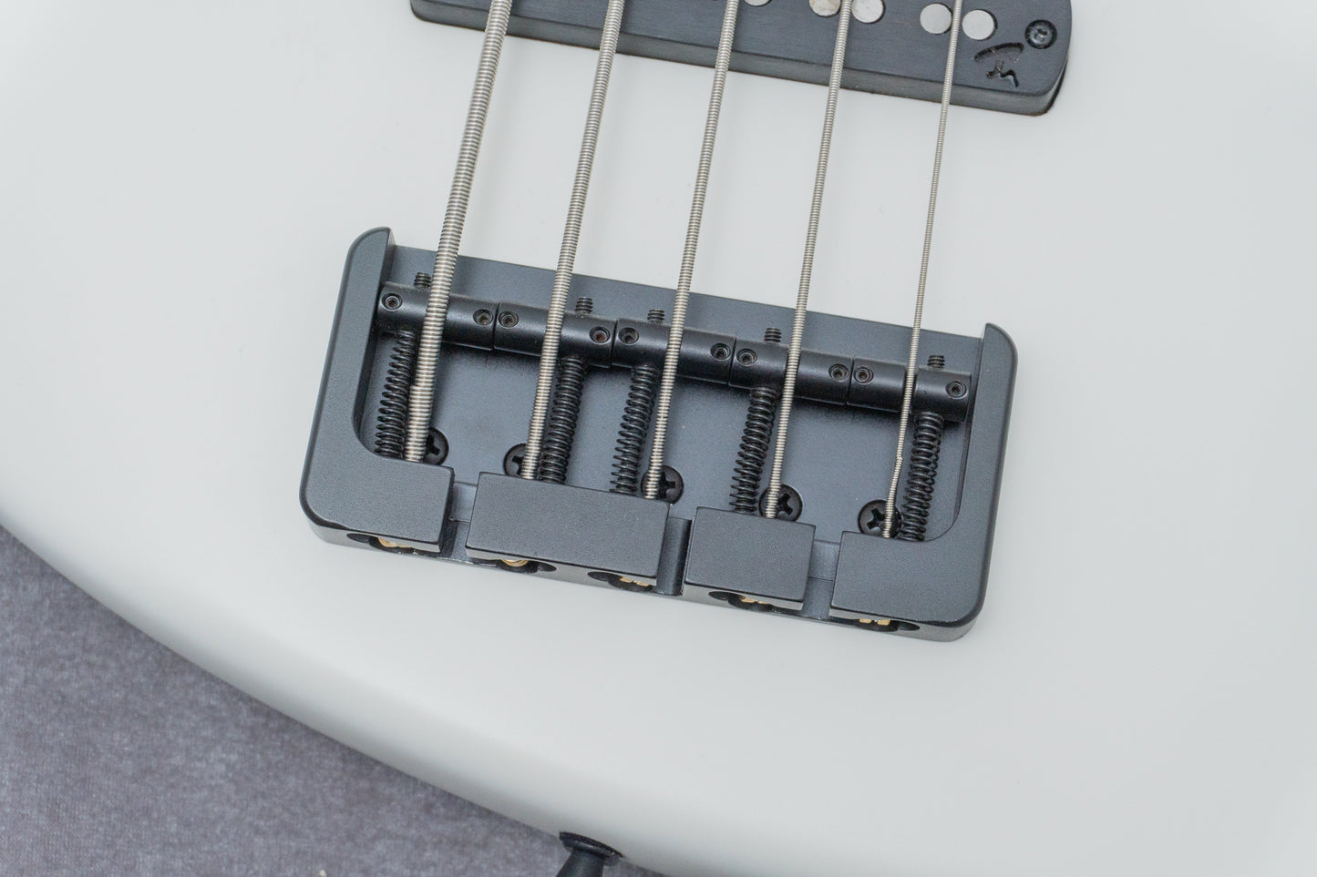 【new】Element / The Element Bass Custom 5st White Passive 3.860kg #238【GIB Hyogo】