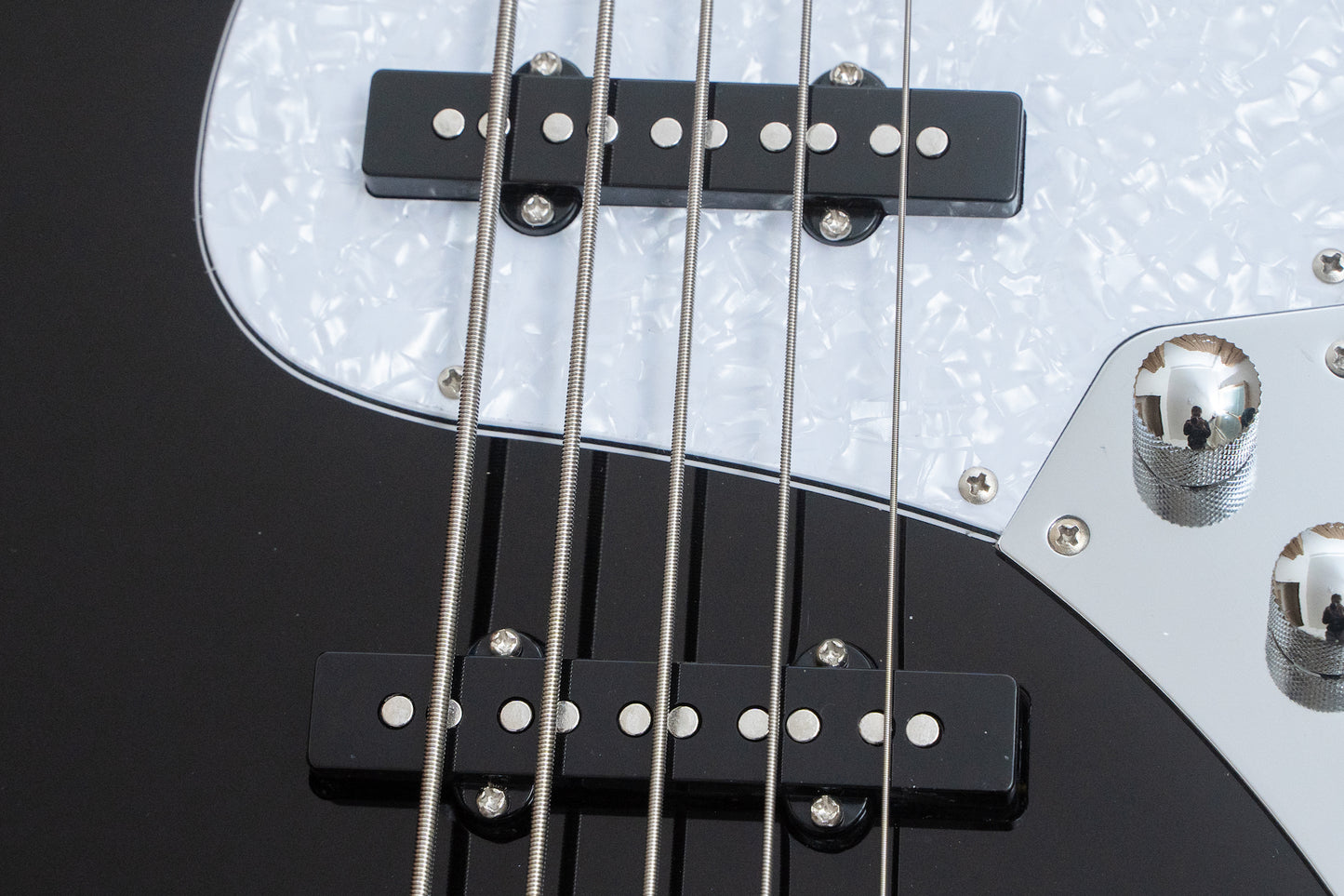 【new】woofy basses / ONE series Cavalier 5 M Black