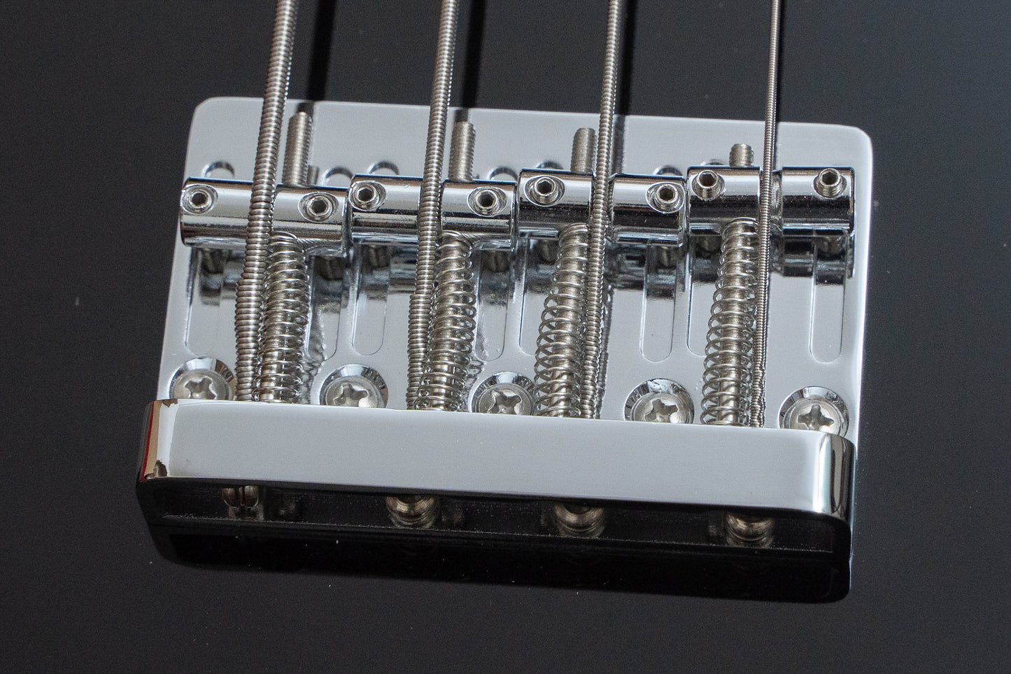 【new】woofy basses / ONE series Cavalier 4 Black