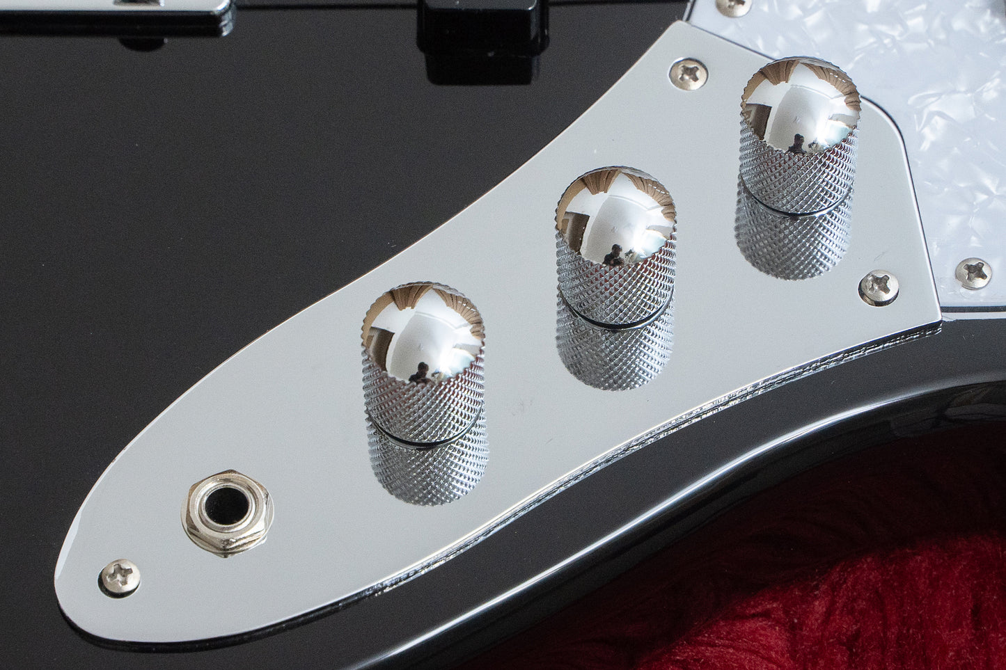 【new】woofy basses / ONE series Cavalier 5 M Black