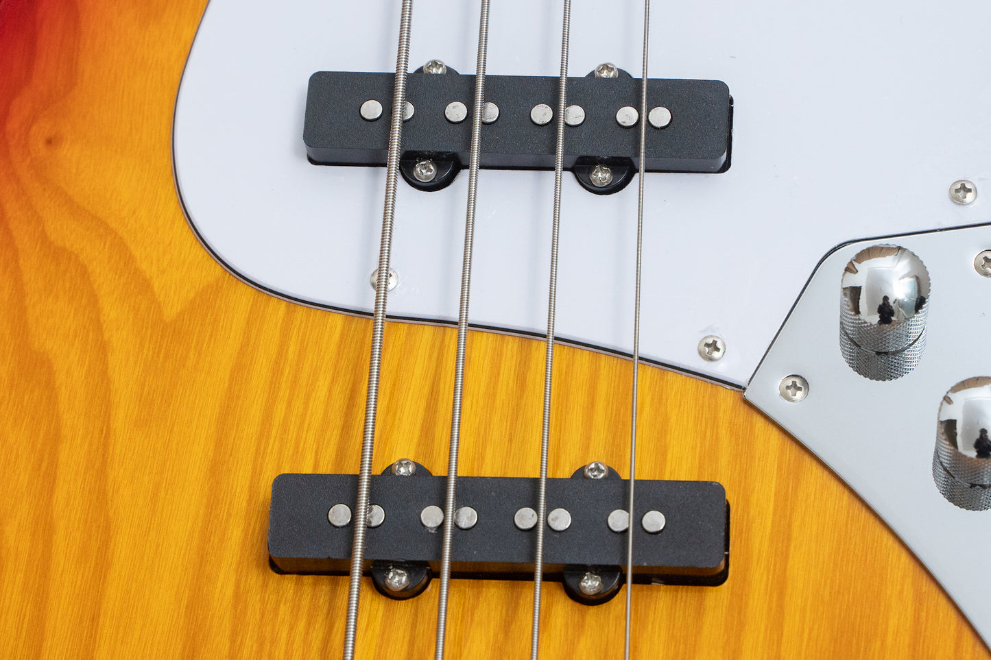 【new】woofy basses / ONE series Cavalier 4 Cherry Sunburst