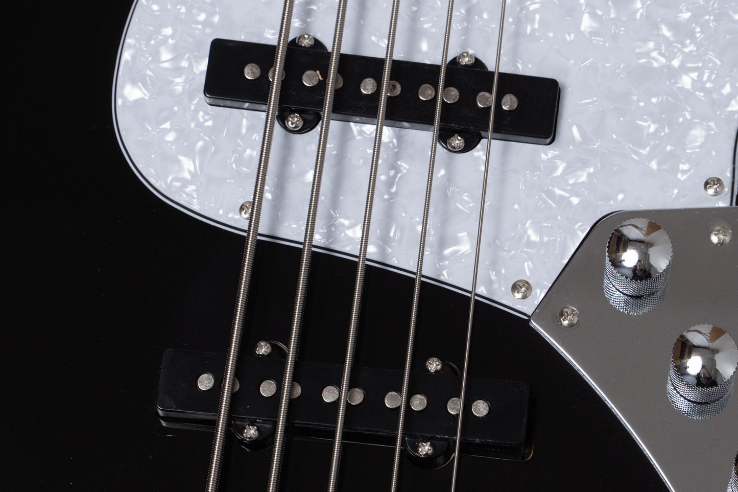 【new】woofy basses / ONE series Cavalier 5 Black