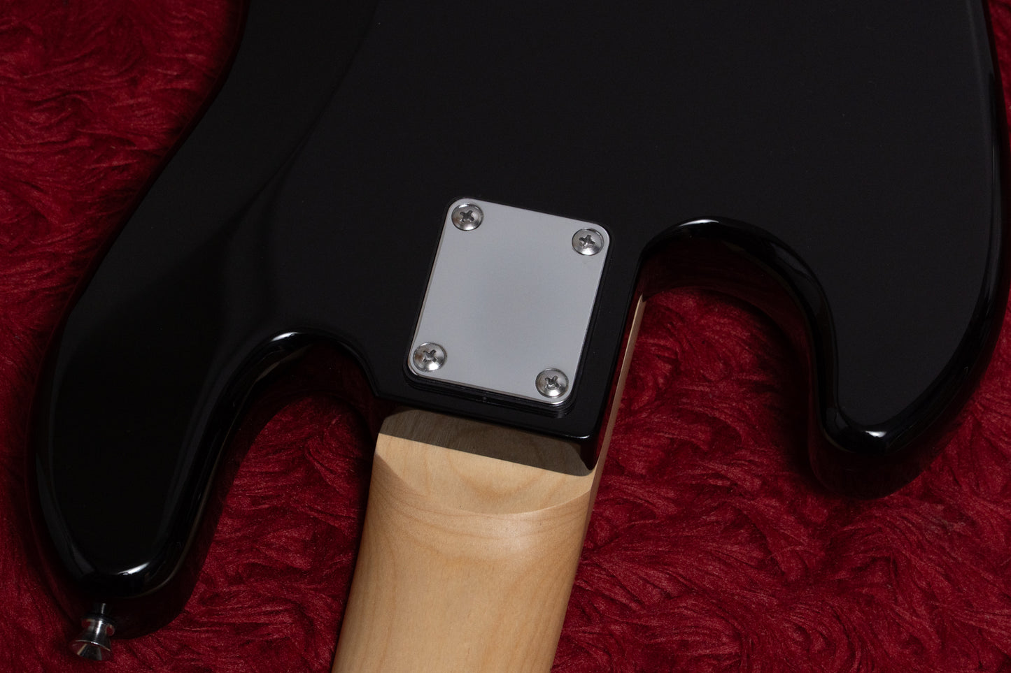 【new】woofy basses / ONE series Cavalier 5 M Black