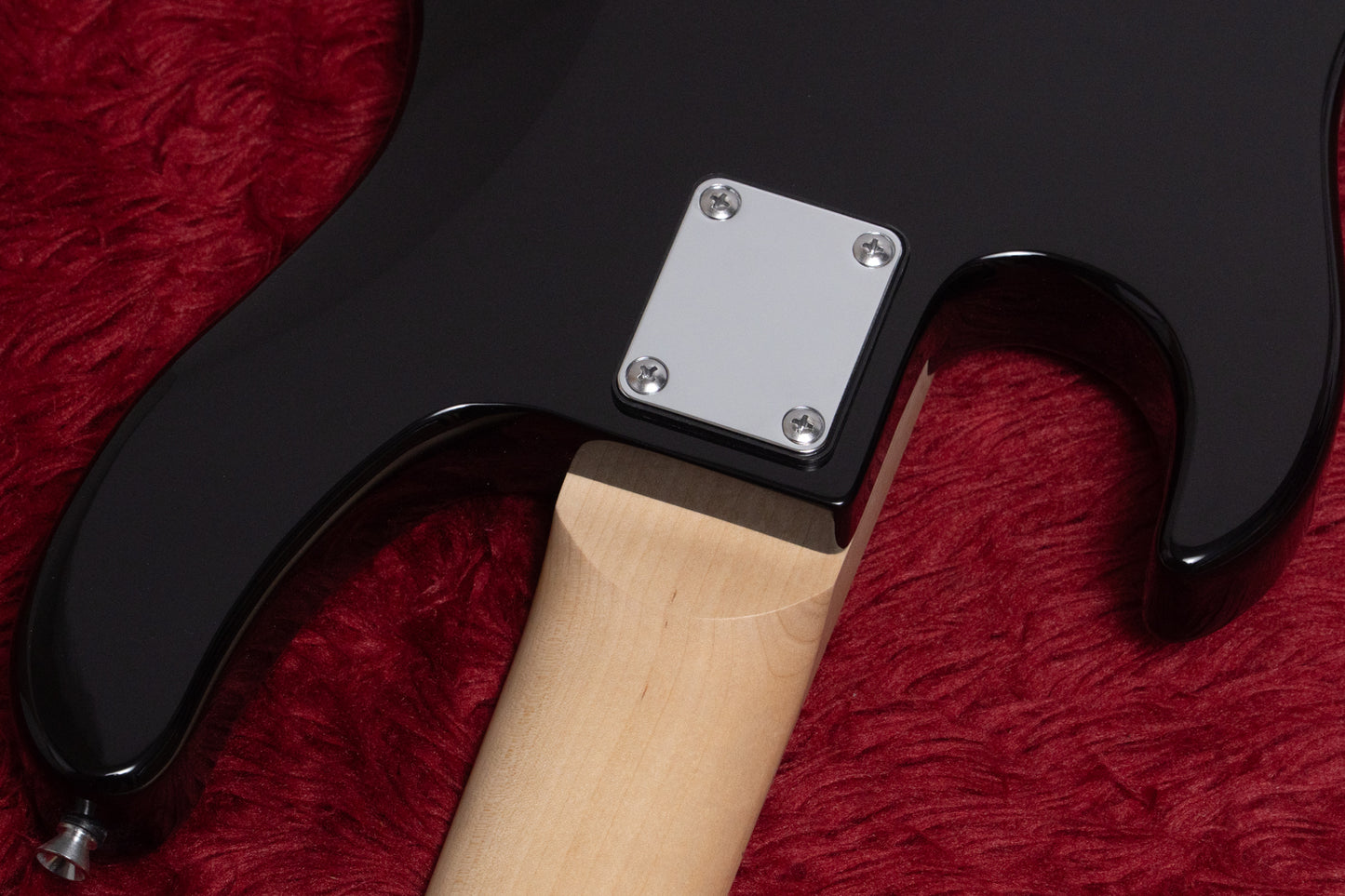 【new】woofy basses / ONE series Hank 5 M Black