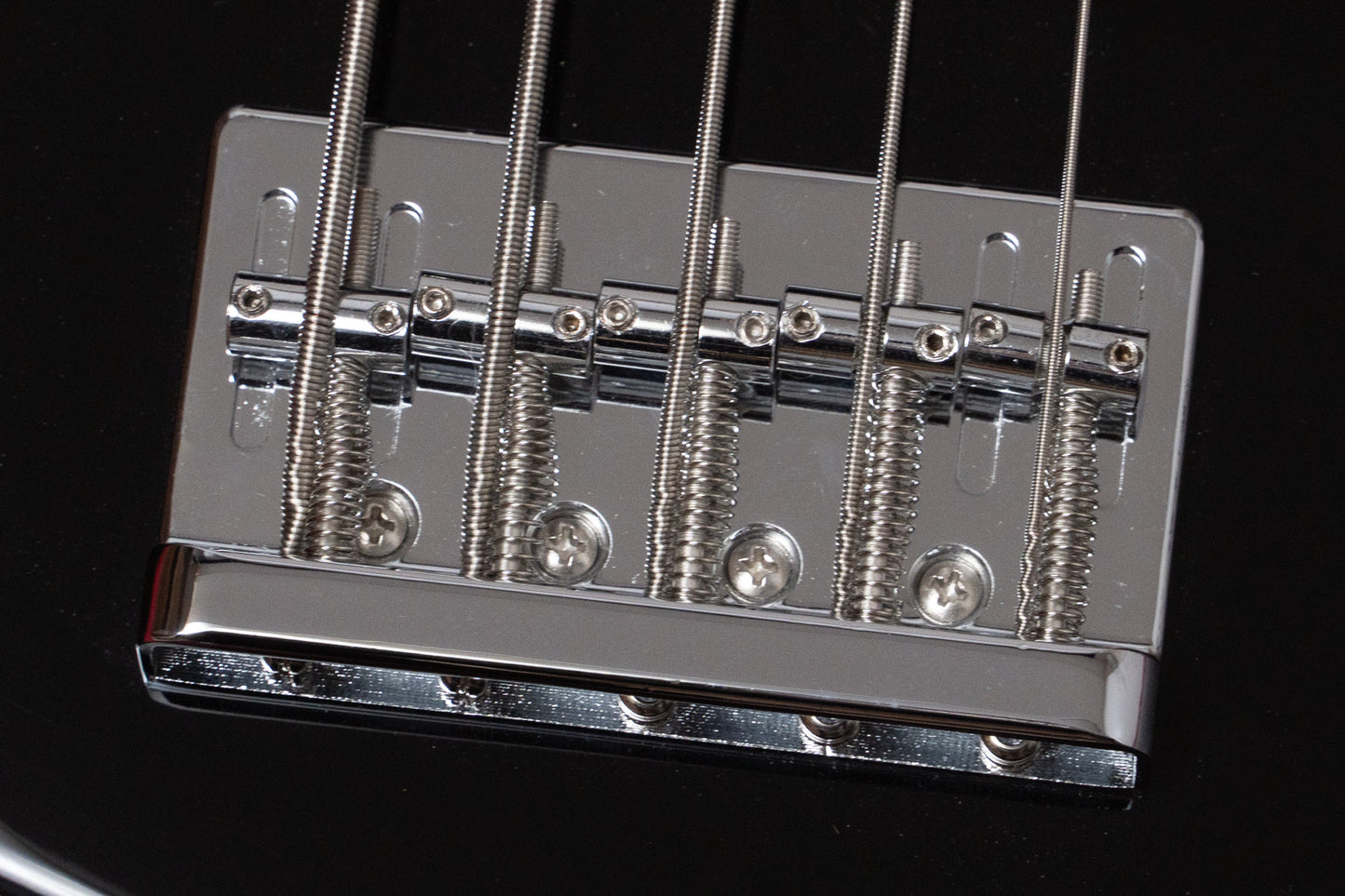 【new】woofy basses / ONE series Hank 5 M Black