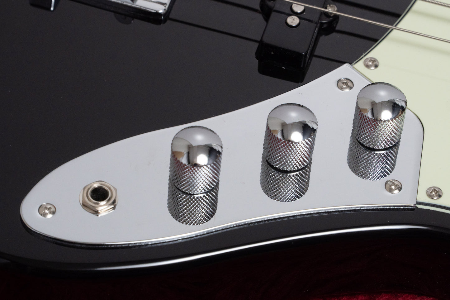 【new】woofy basses / ONE series Hank 5 M Black