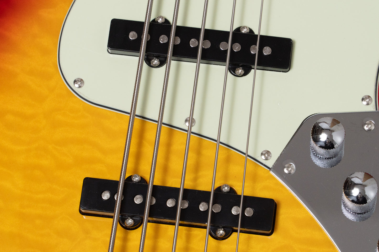 【new】woofy basses / ONE series Hank 5 M Plus Cherry Sunburst