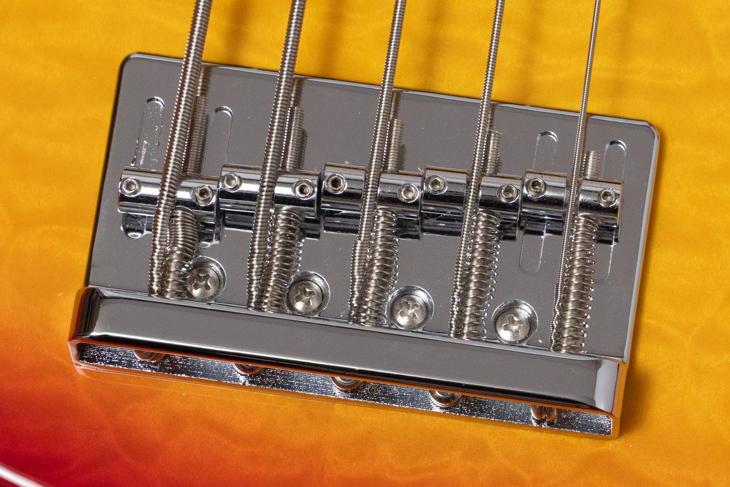 【new】woofy basses / ONE series Hank 5 M Plus Cherry Sunburst