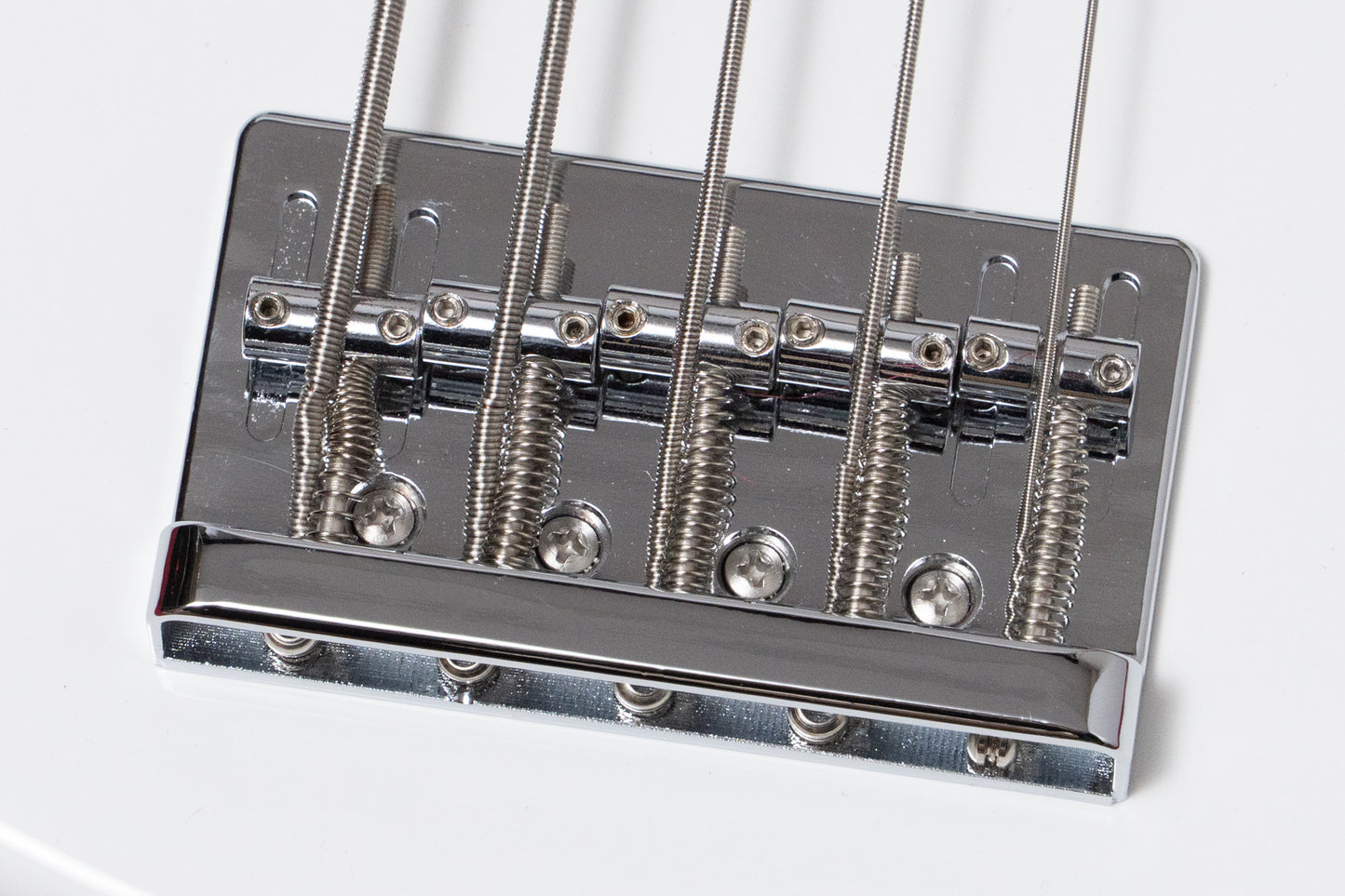 【new】woofy basses / ONE series Hank 5 M White