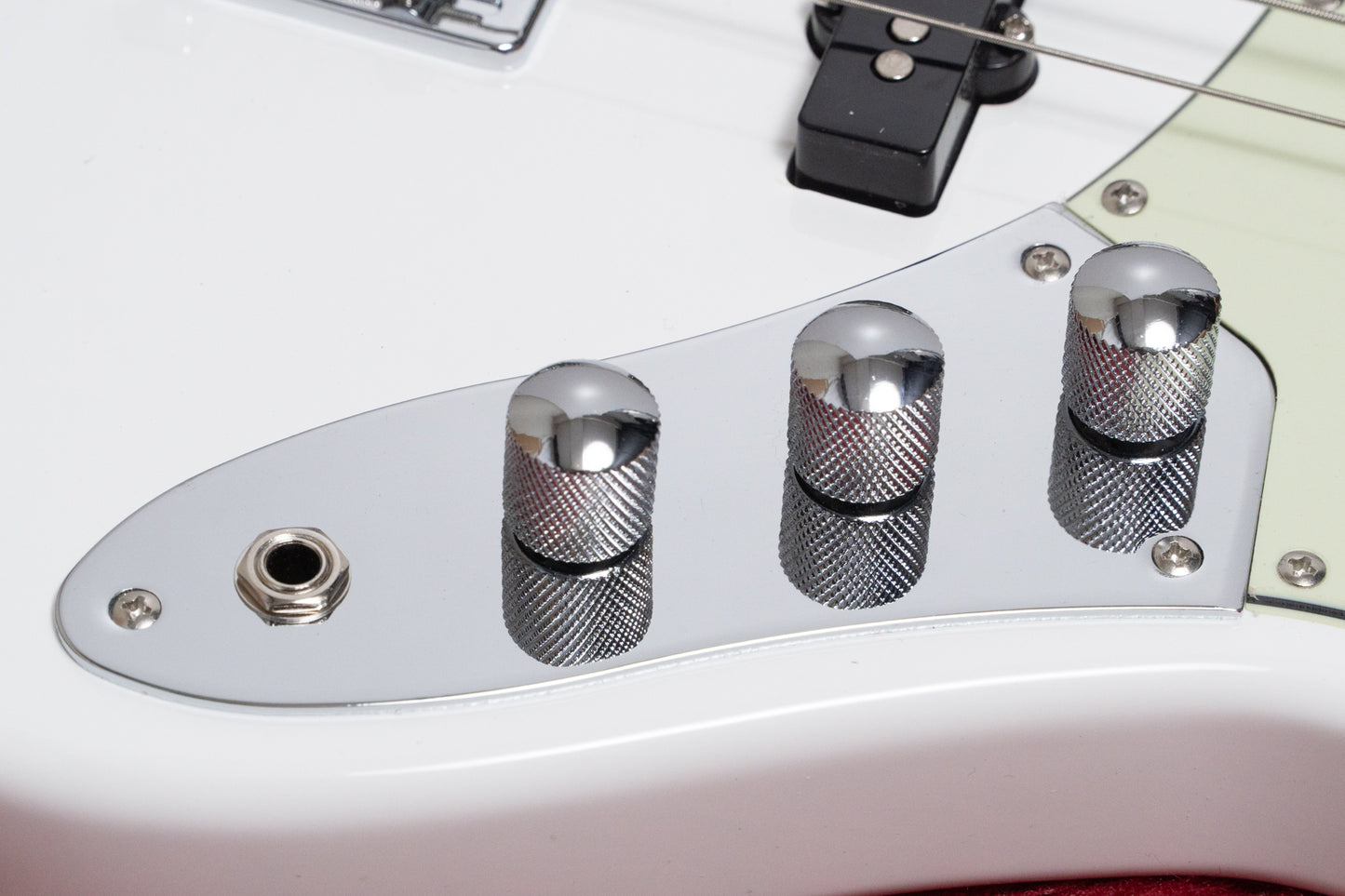 【new】woofy basses / ONE series Hank 5 M White