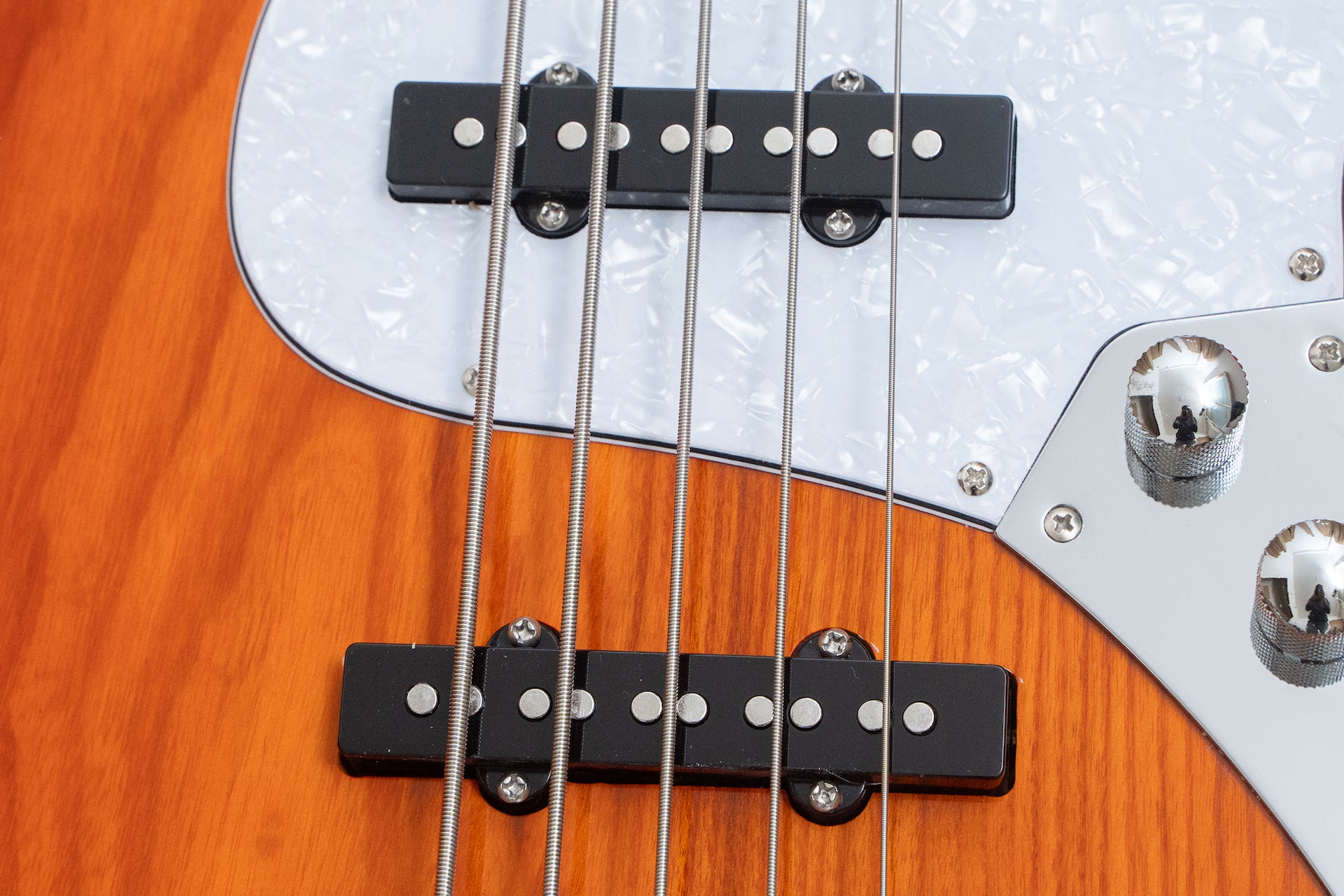 new】woofy basses / ONE series Cavalier 5 M Orange – Bass Shop