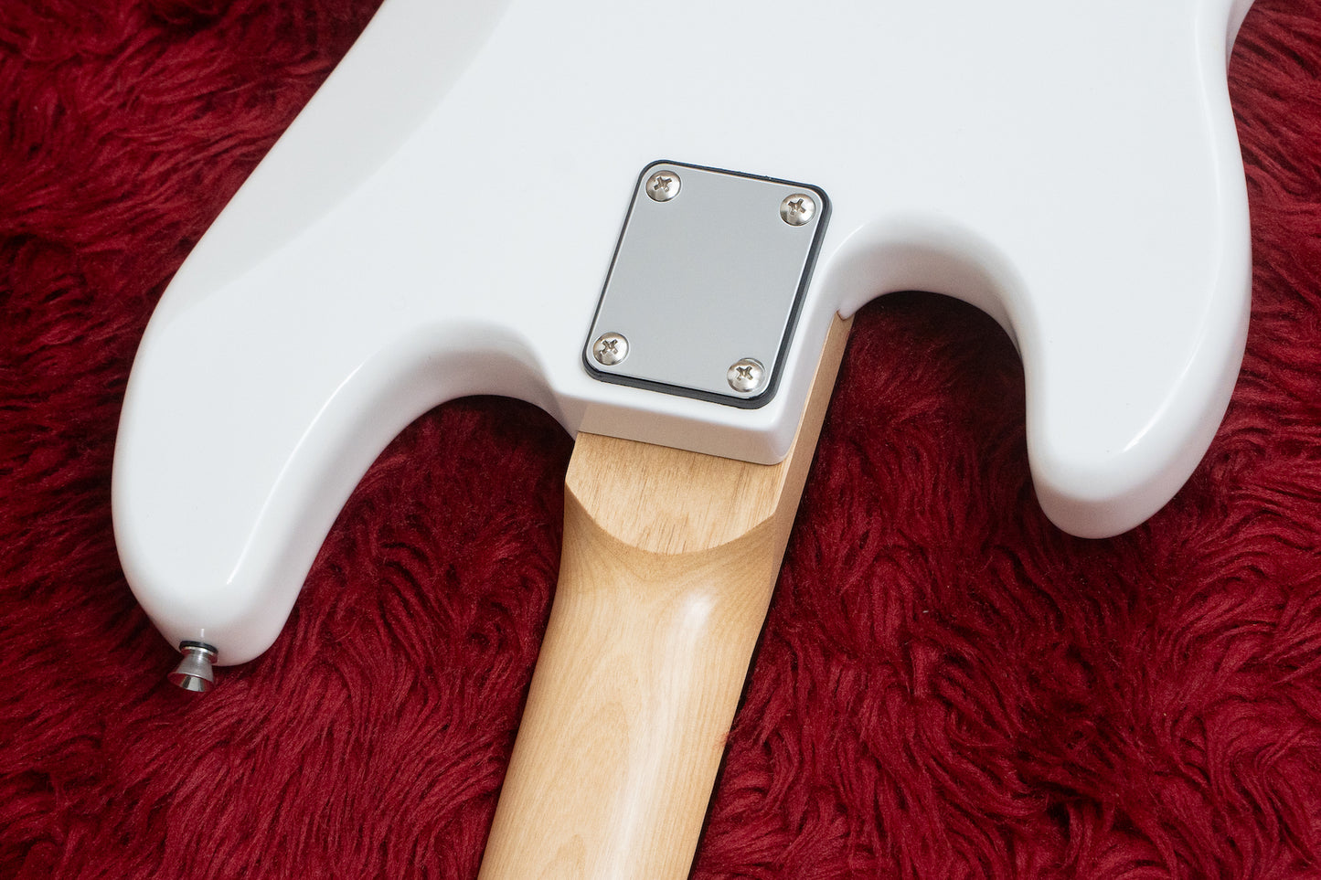 【new】woofy basses / ONE series Woo 4 White