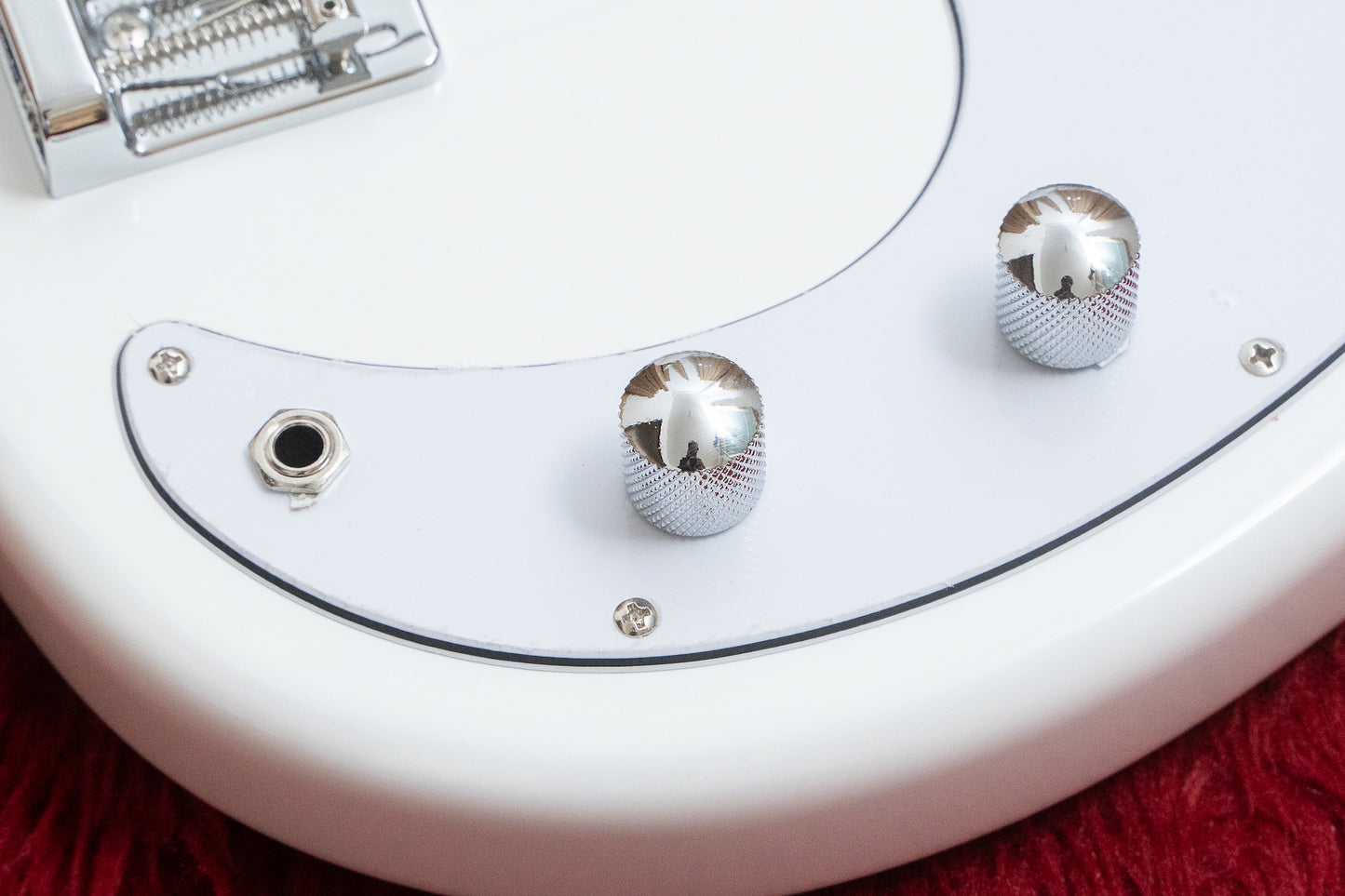 【new】woofy basses / ONE series Woo 5 White