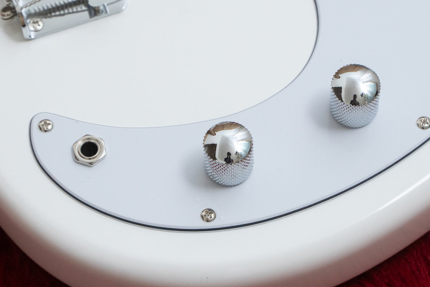 【new】woofy basses / ONE series Woo 4 White