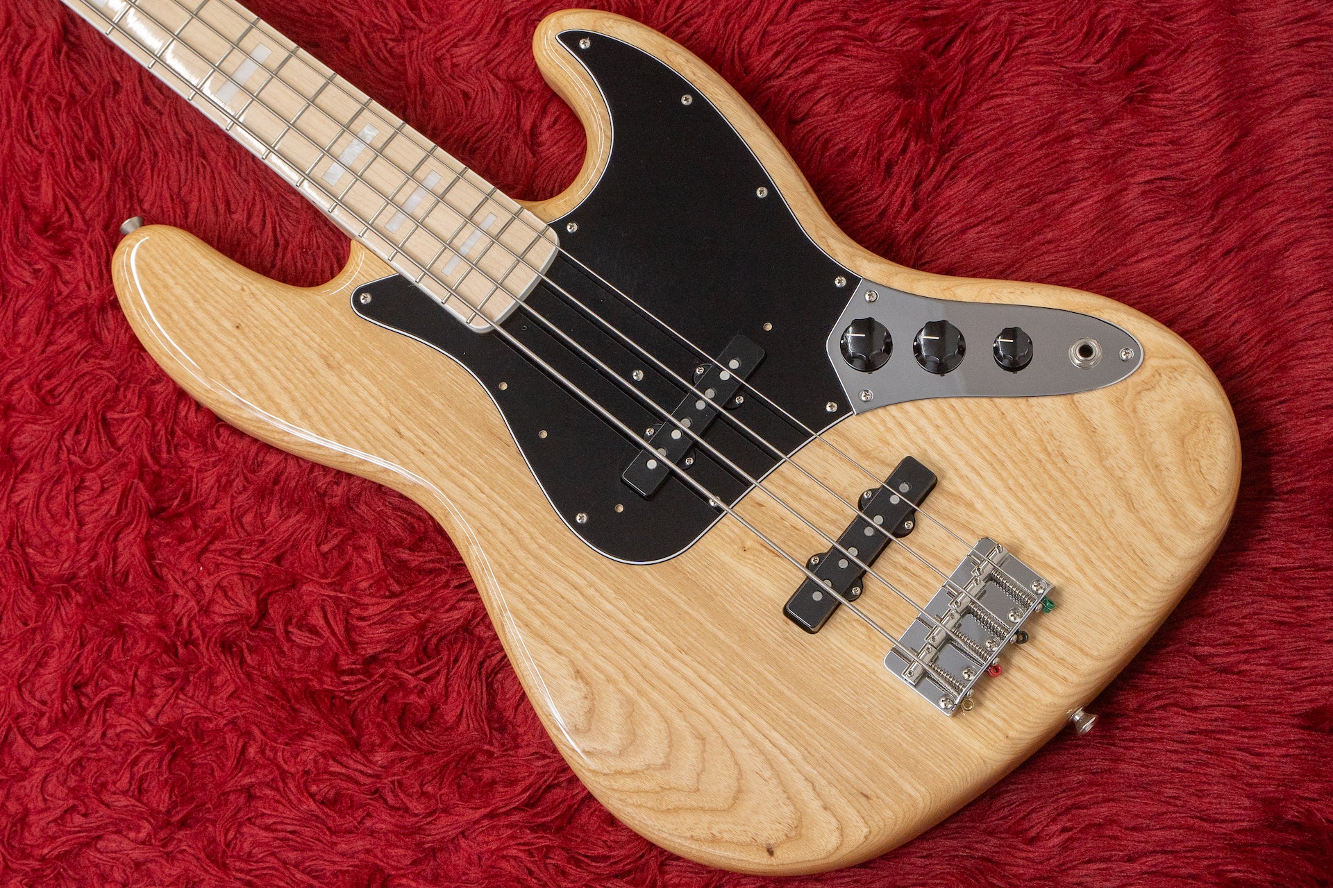 FENDER 75 J-BASS NAT/Mハードケース付き FENDER 75 J-BASS NAT/Mハード