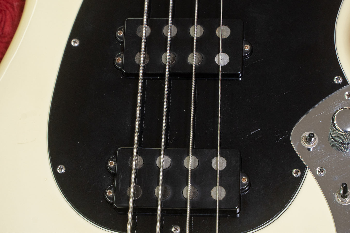 【used】Music Man / Pre Ernie Sabre Bass white 1980 4.785kg #C005479【Consignment 】【GIB Yokohama】