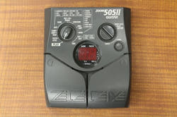 Preselifying Zoom Compact Multi with 33 types of effects.