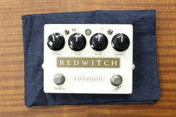 Fuzz pedal characteristic of rich harmonics.