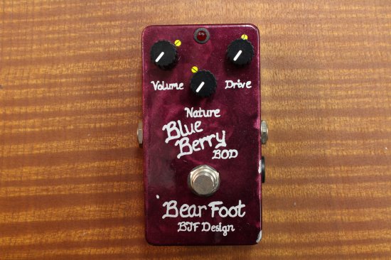 Sweet and dark. High-grade overdrive to distort to be roar with low gain