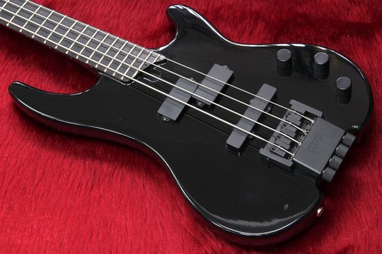 Stunning base sound that shows the point of groove properly