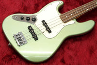 Left with fretless and sloppy specifications