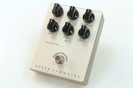 Darkglass super Symmetry – Bass Shop Geek IN Box