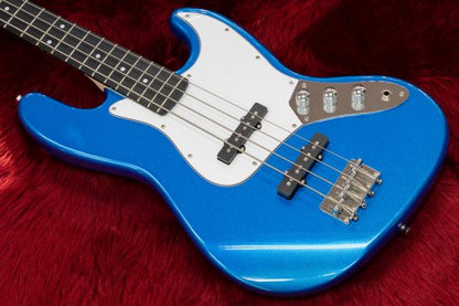 Provides useful for all bassists.