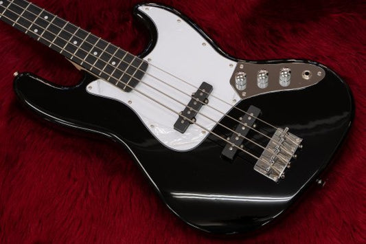 Provides useful things for all bassists.