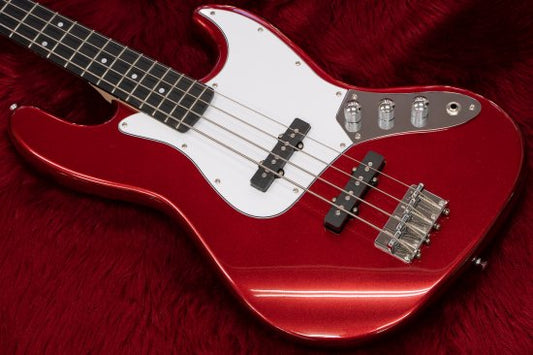 Provides useful things for all bassists.