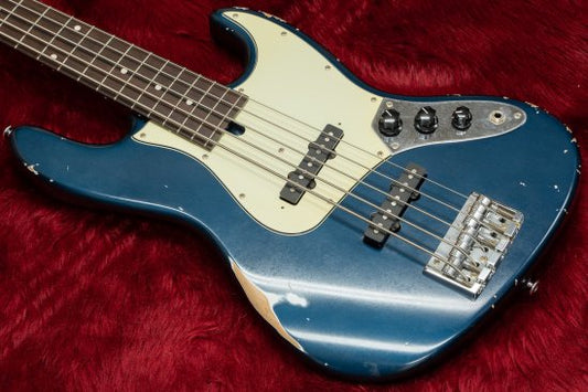 I would like to try a fieldist bassist