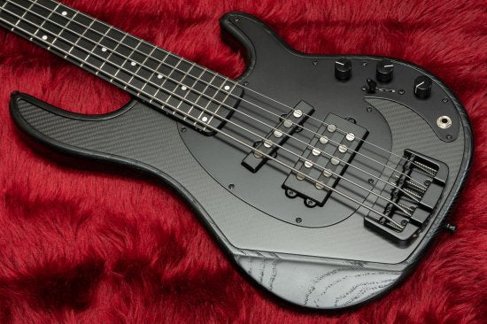 Produce high-class base guitar in Italy