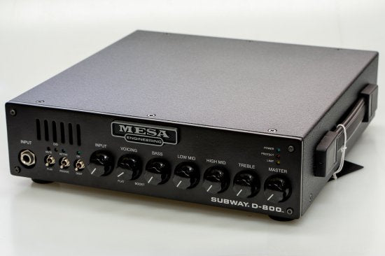 D-class amplifier with a large output of up to 8 W