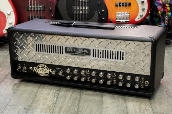 Full tube amplifier representing high gain amplifier