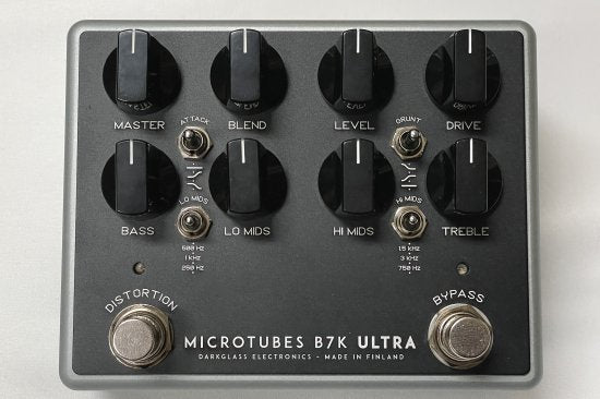 In addition to deep and intense distortion sounds, it is equipped with a flexible equalizer