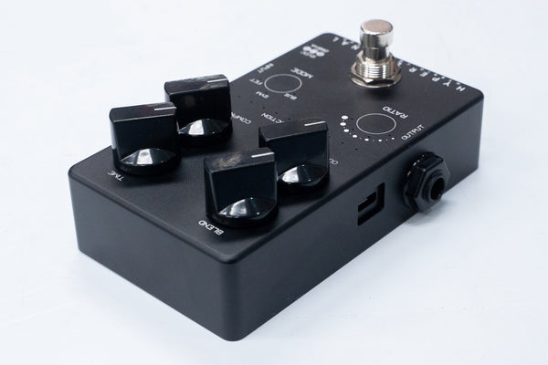 ベース Darkglass Hyper Luminal Black Edition Darkglass Hyper Luminal Bass Compressor Limited Edition Black